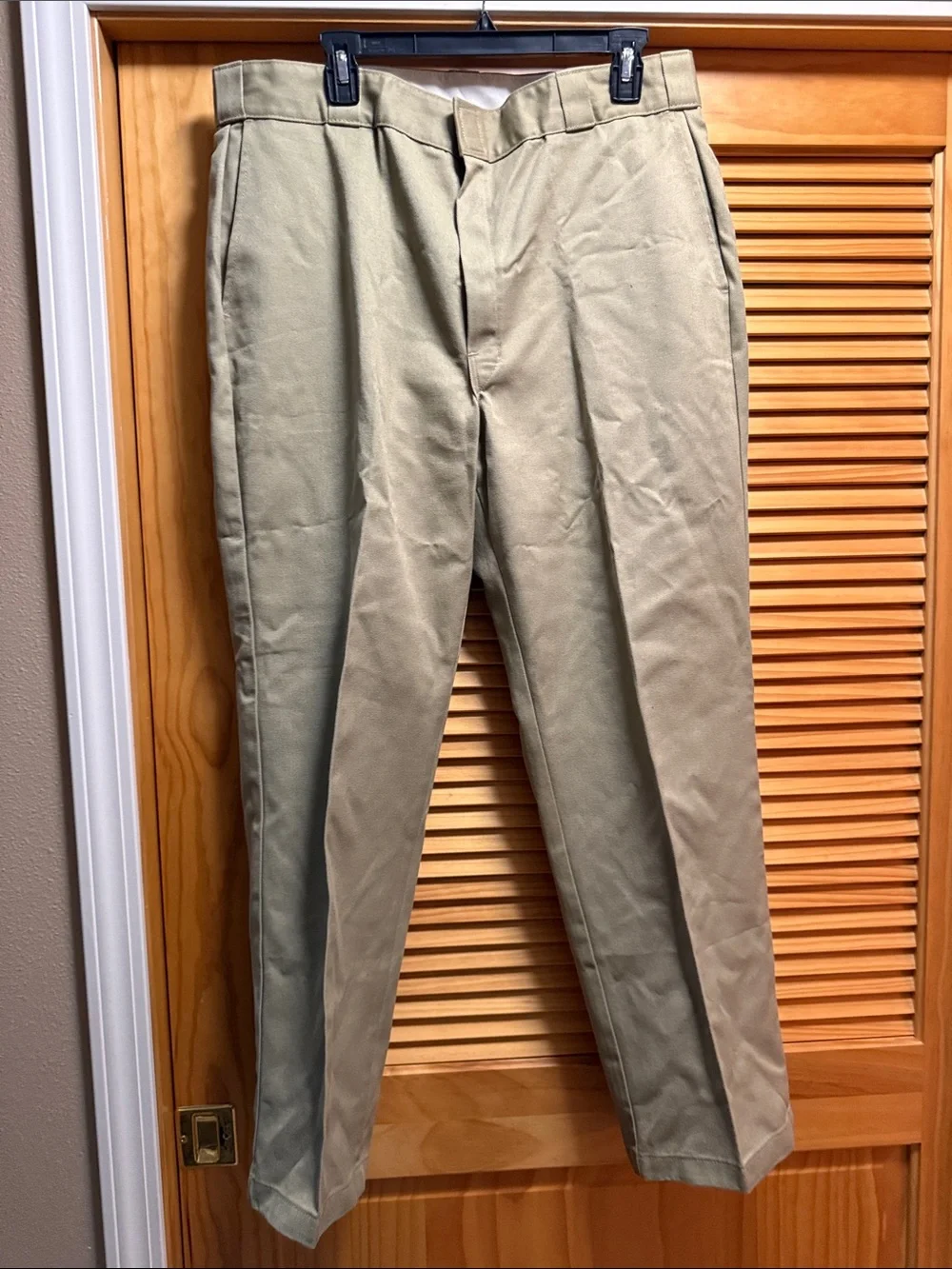 NWOT Dickies Men's Pleated Chino Pants in Light Khaki 38x30